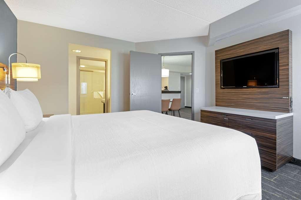 The Lux Hotel & Conference Center, Ascend Hotel Collection قرية واترلو الغرفة الصورة