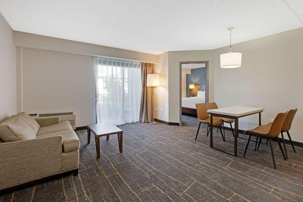 The Lux Hotel & Conference Center, Ascend Hotel Collection قرية واترلو الغرفة الصورة