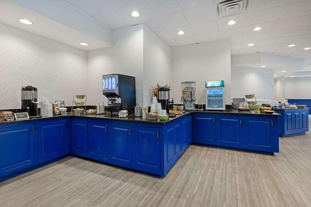 The Lux Hotel & Conference Center, Ascend Hotel Collection قرية واترلو المطعم الصورة