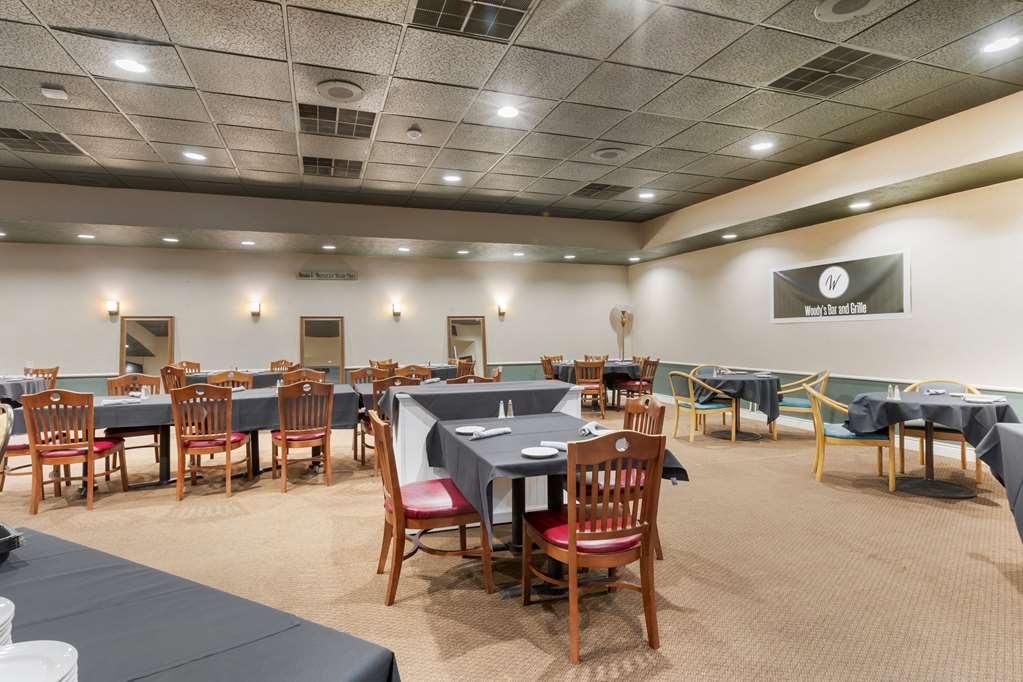 The Lux Hotel & Conference Center, Ascend Hotel Collection قرية واترلو المطعم الصورة